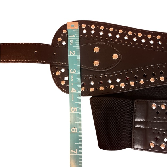 Studded belt - Picture 4 of 4